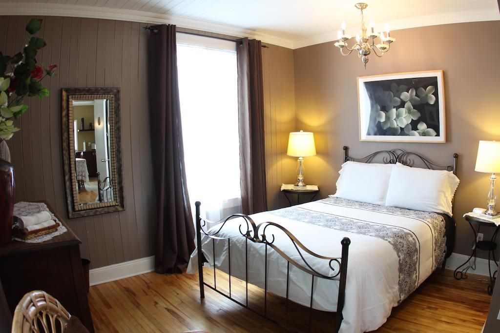 La Grange Aux Hiboux Gite Et Restaurant B&B Ла Байе Стая снимка